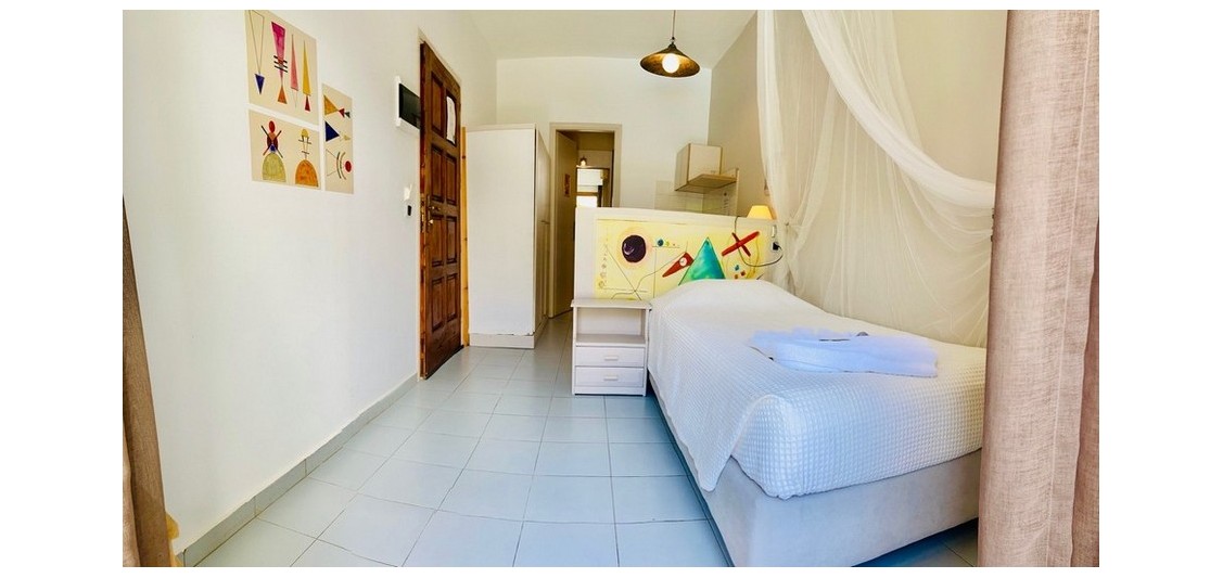 Single Pool View Studio - 1 adult