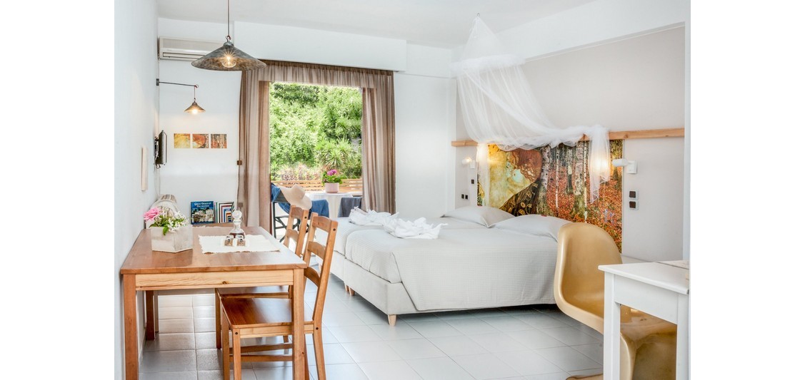 Superior Pool-view Studio - 2 adults