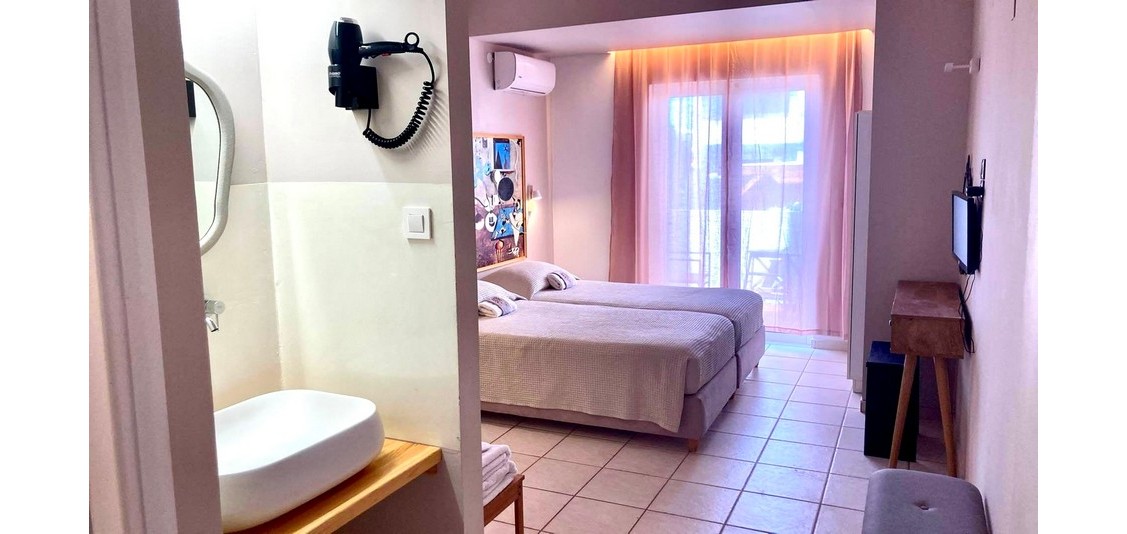 Deluxe Pool-view Studio - 2 adults