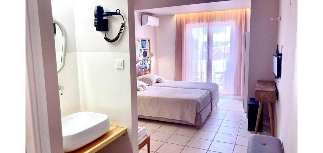 Superior Pool-view Studio - 2 adults