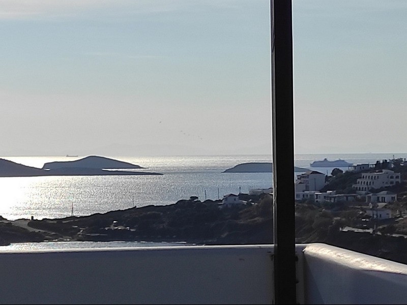 Estúdio triplo com vista mar