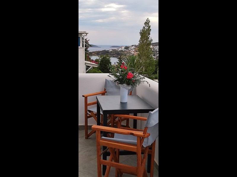 Estúdio triplo com vista mar