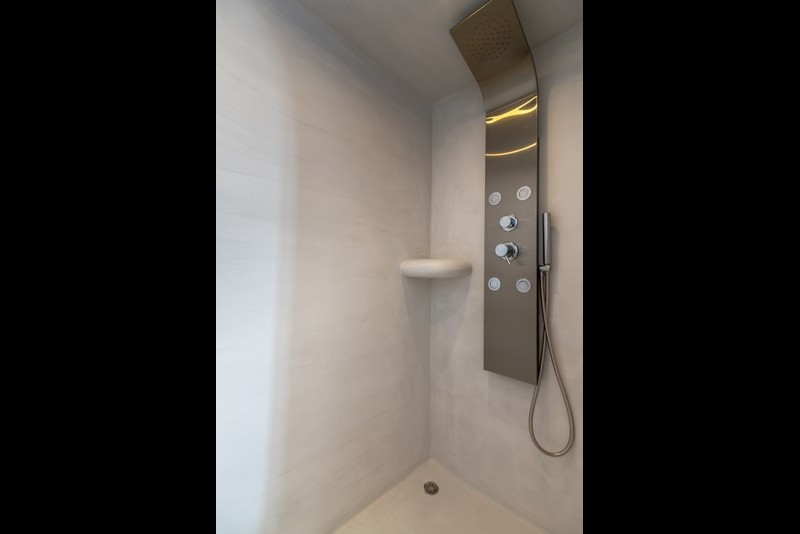 4 - Deluxe Studio with city view and private parking 28m<sup>2</sup> (1-2 persons)