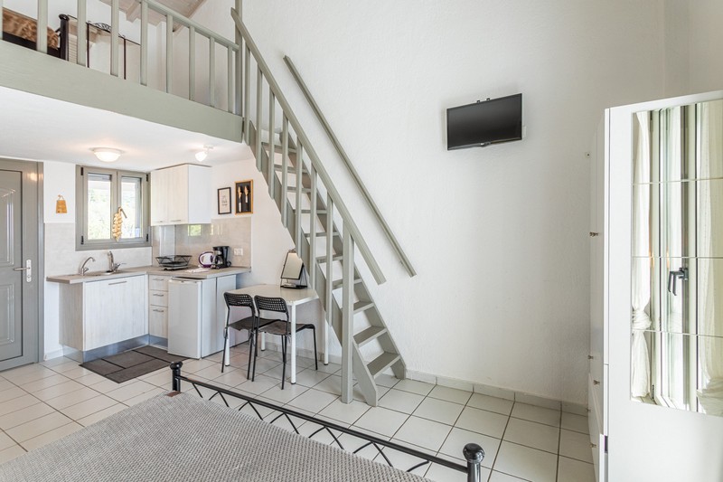 三人一室公寓 #6 (三楼)