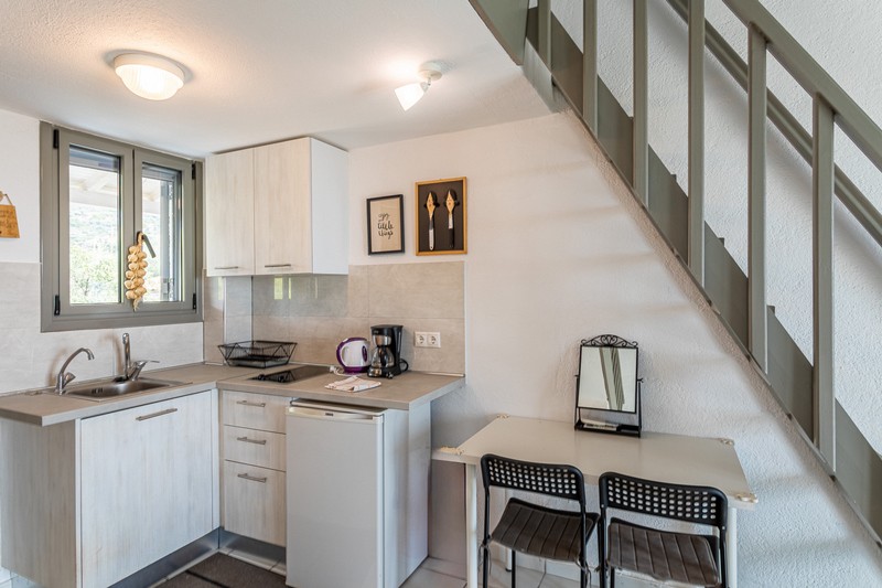 三人一室公寓 #6 (三楼)