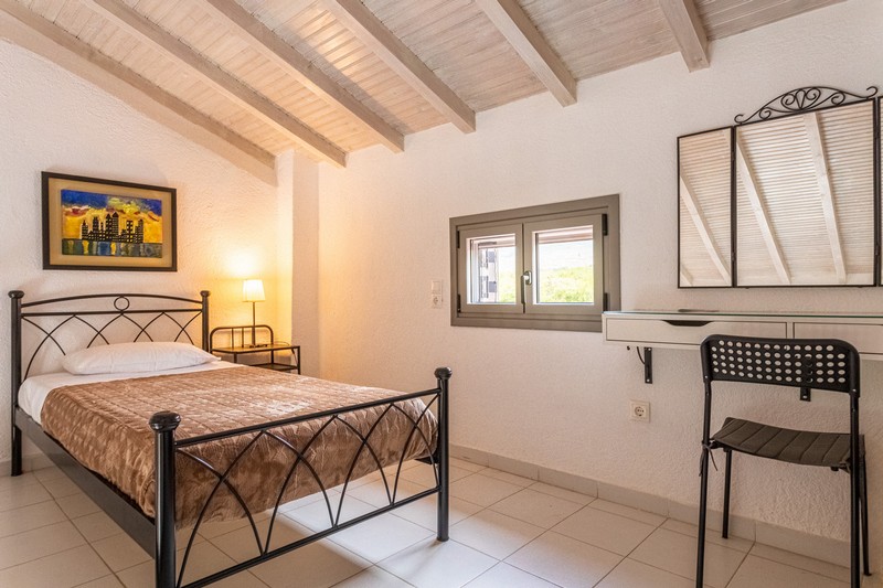 三人一室公寓 #6 (三楼)