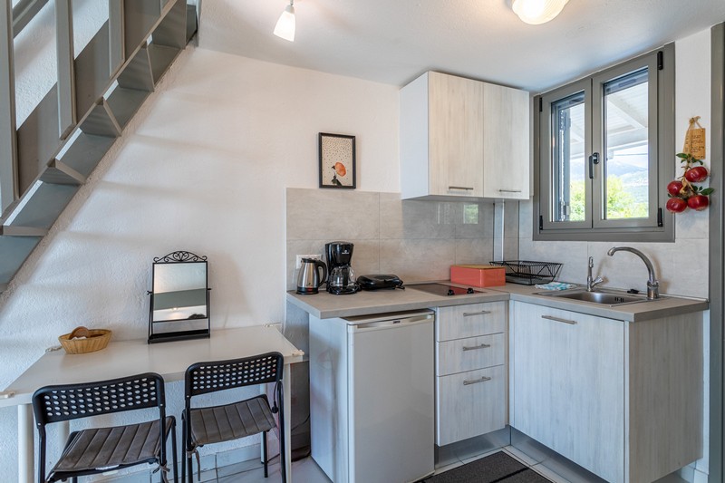 三人一室公寓 #7 (三楼)