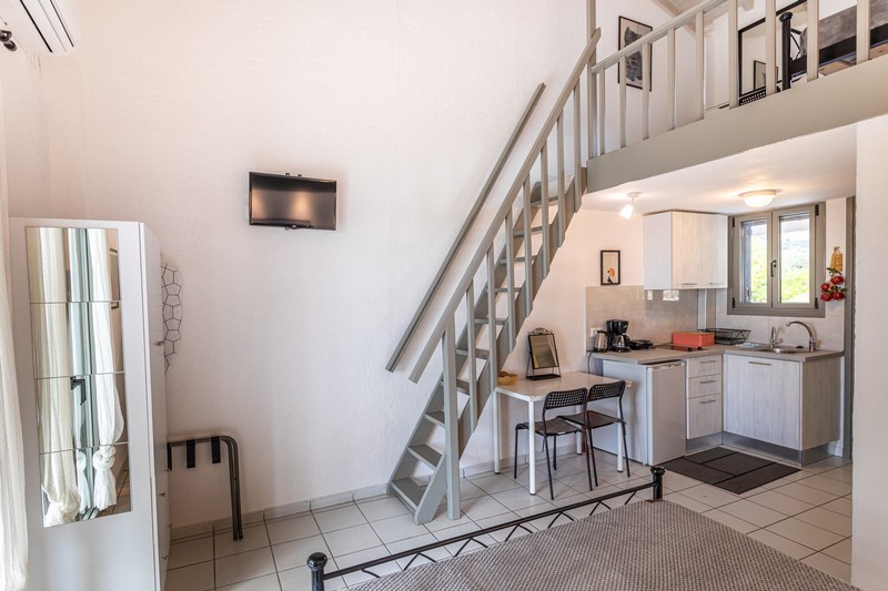 三人一室公寓 #7 (三楼)