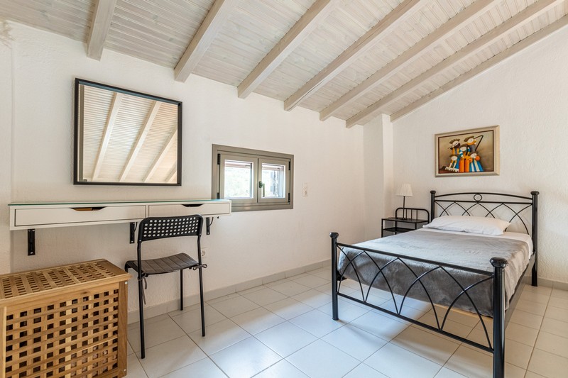 三人一室公寓 #7 (三楼)