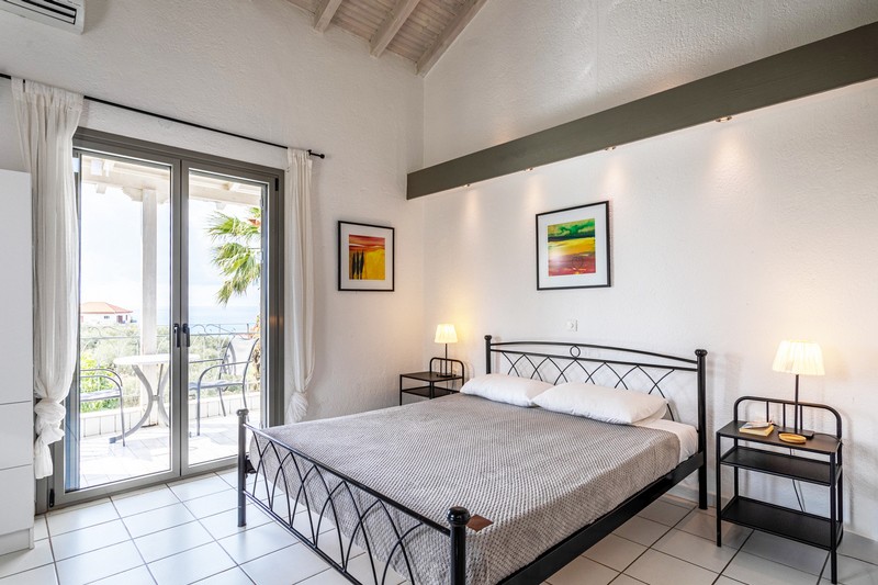 三人一室公寓 #8 (三楼)