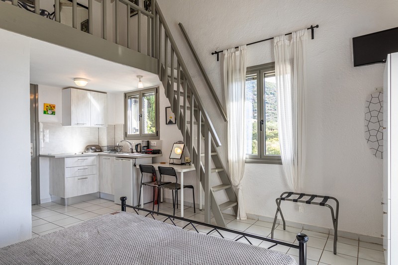 三人一室公寓 #8 (三楼)