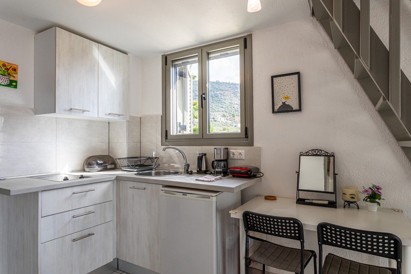 三人一室公寓 #8 (三楼)