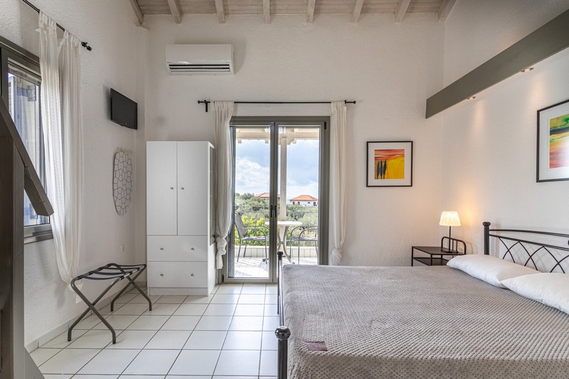 三人一室公寓 #8 (三楼)