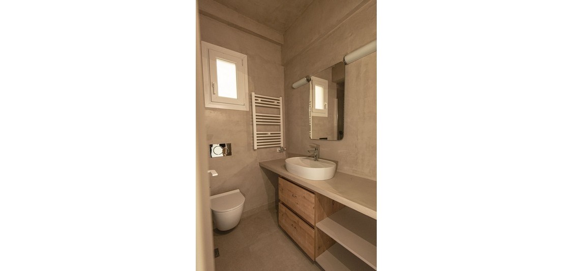 Πολυκατοικία, Ρήγα Φεραίου 68-70, Βόλος