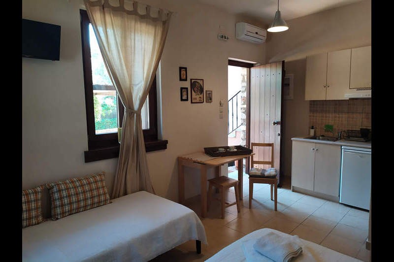 Studio mit eigenem Innenhof mit Bergblick