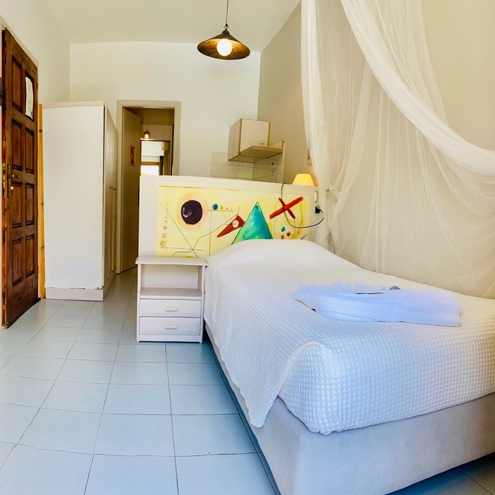 Single Pool View Studio - 1 adult