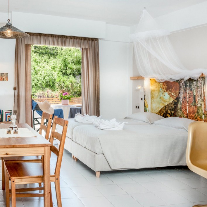 Superior Pool-view Studio - 2 adults