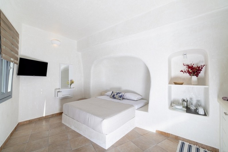 Panoramic Cave Suite with outdoor Hot Tub and Caldera View