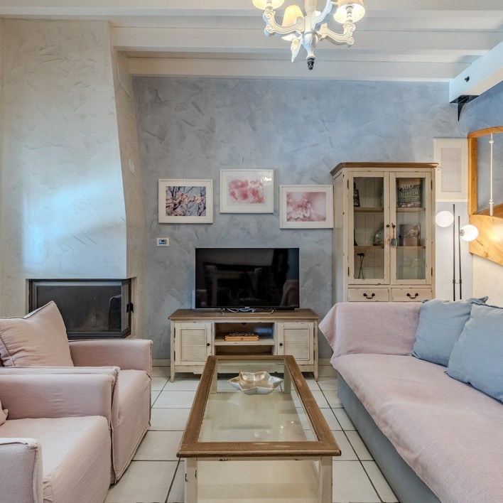Villa - Pink - 4 adults, 1 child